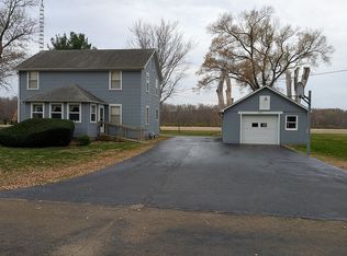 3793 W Cedar St, Dixon, IL 61021