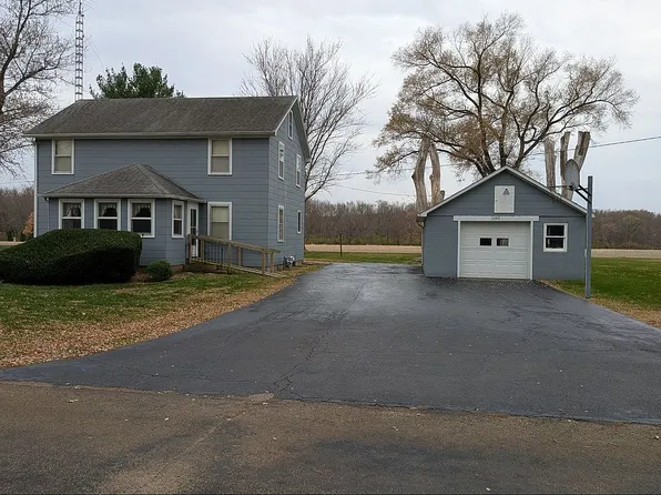 3793 W Cedar St, Dixon, IL 61021