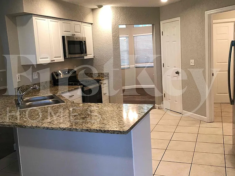 2224 Palmview Cir E — Photo 11