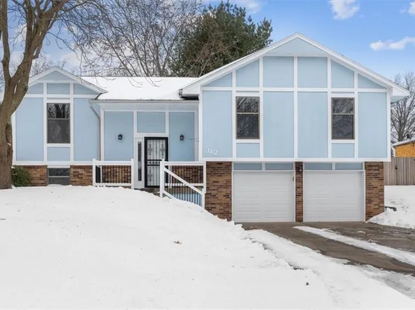 312 SE Bristol Dr, Lees Summit, MO 64063