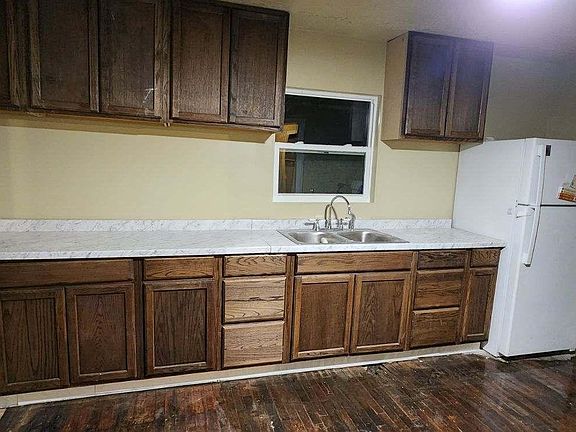 4th image of 409 E Brady Ave