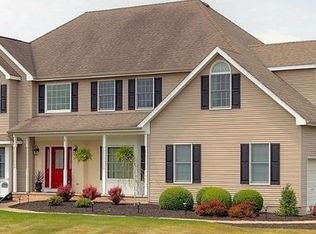 10 Bristol Ct, Annandale, NJ 08801