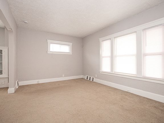 3rd image of 4953 E 106th St