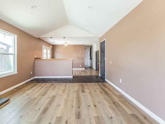 3rd image of 2048 Pinercrest Dr