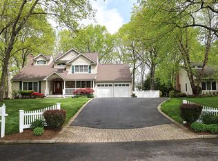 25 Kim Pl, Kings Park, NY 11754