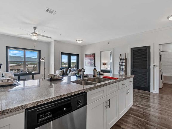 5th image of 782 Riverfront Pkwy Unit 414