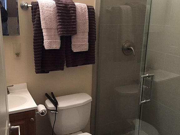 3rd image of 2028 N Winchester Ave #2028-1F