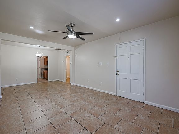 5th image of 325 E Clarendon Ave