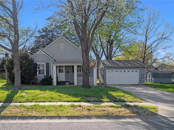 8136 Craig St, Overland Park, KS 66204