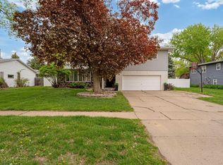 1200 Crestview Dr, Vermillion, SD 57069
