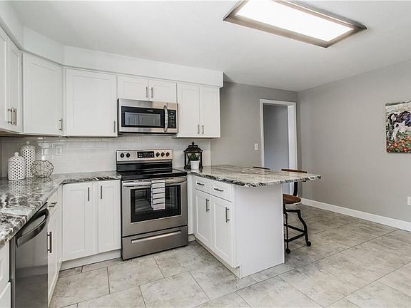 3rd image of 4603 Burgundy Pl