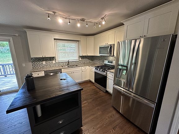 5th image of 2929 Fantasy Ln