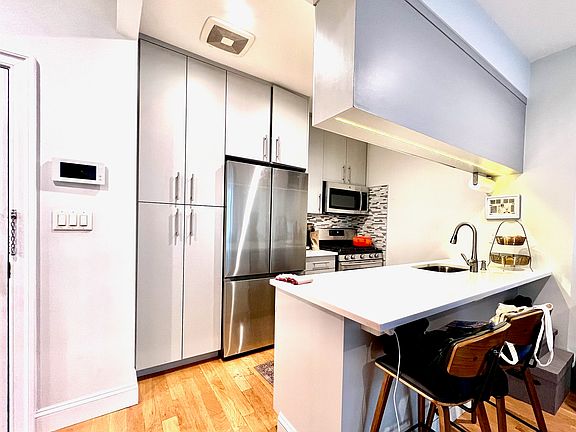 5th image of 94 Norman Ave #3R