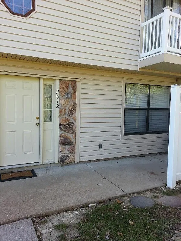 2 bed, 1.5 bath, 950 sqft, $1,300 — Photo 1