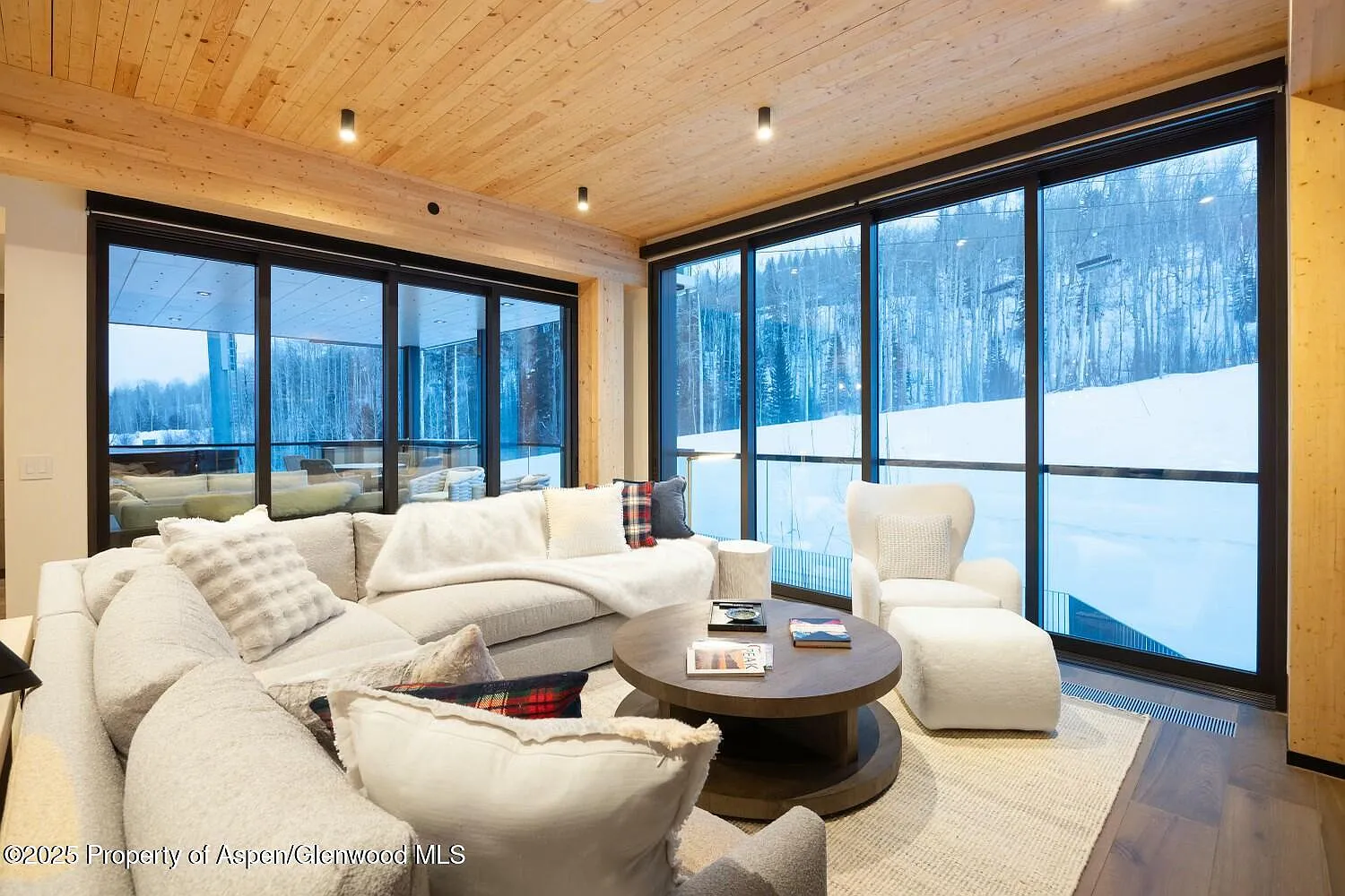 4 bed, 2509 sqft, $60,000 — Photo 4