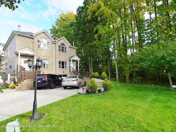 53 Foothill Ct, Staten Island, NY 10309