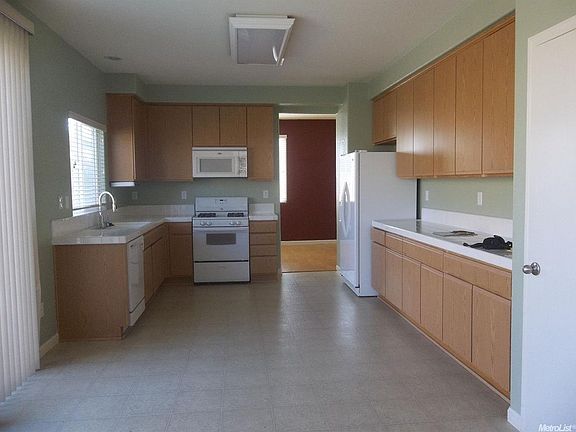 5th image of 1613 Brookglen Dr