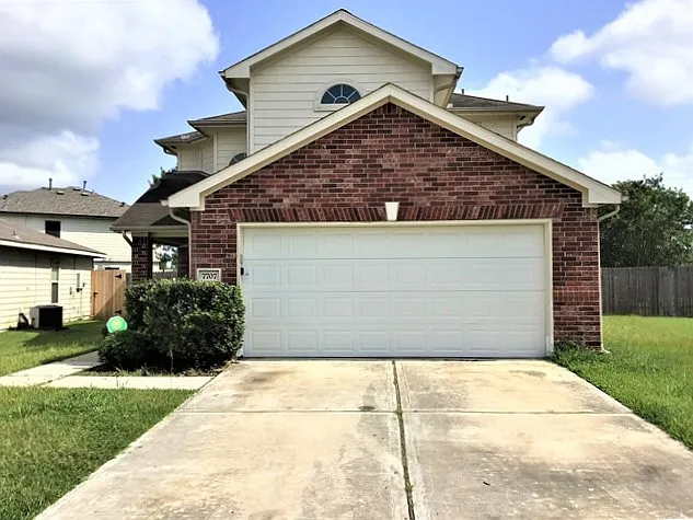 3 bed, 2.0 bath, 1995 sqft, $2,175 — Photo 1