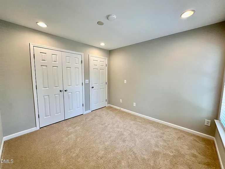 323 Longchamp Ln — Photo 31