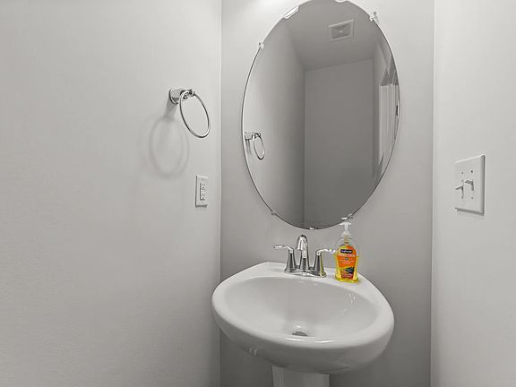 5th image of 42 Little Leaf Ln
