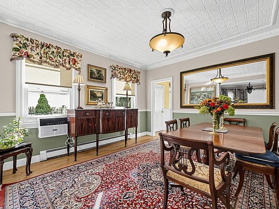 5th image of 443 Laurel Street