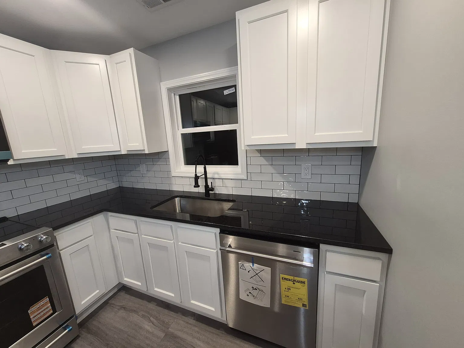 3 bed, 864 sqft, $1,700 — Photo 3