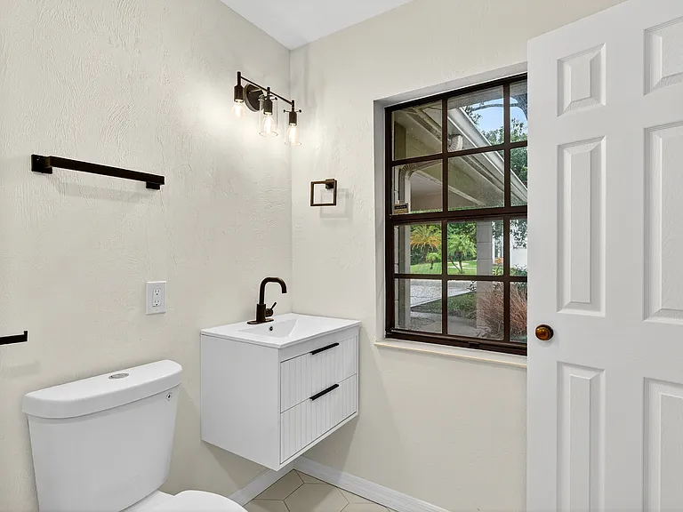62 Folcroft Ln #1 — Photo 32