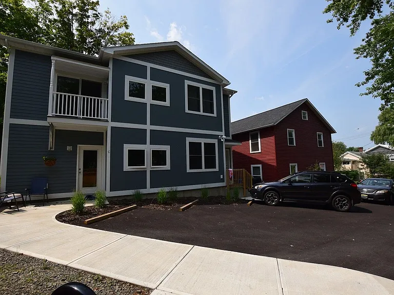 217 Columbia St — Photo 158