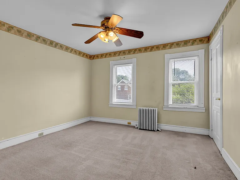 744 E Chestnut St — Photo 33