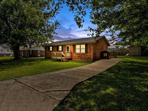 3rd image of 583 Magnolia Dr