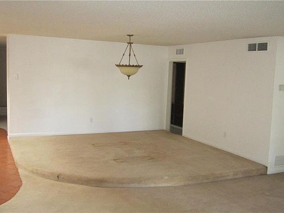 5th image of 608 Las Playas Ct