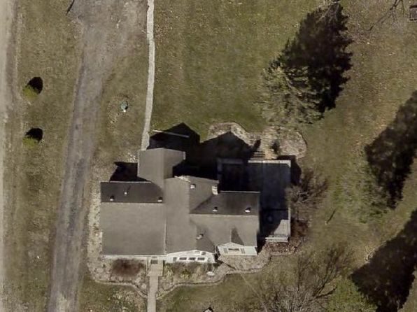 211 W Hardanger Gate, Lee, IL 60530