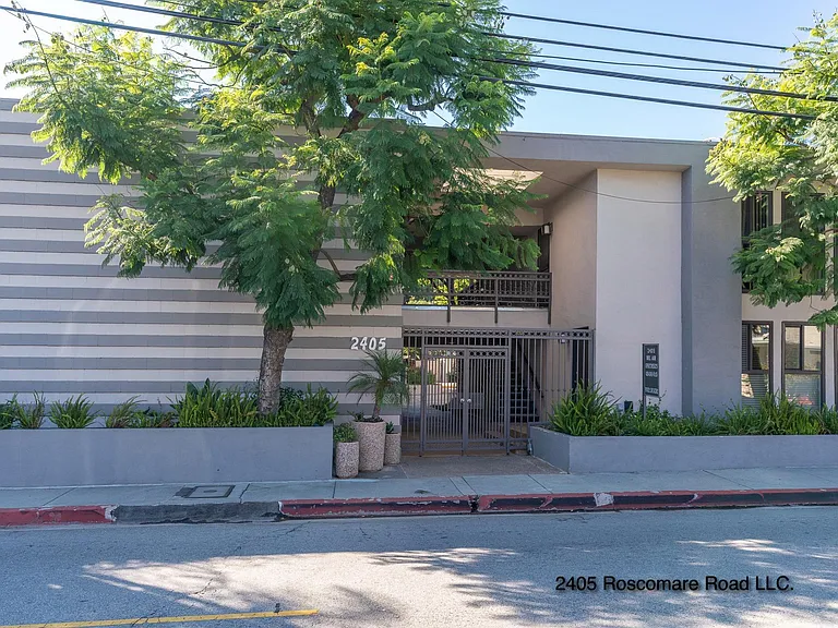 The Roscomare Apartments — Photo 2