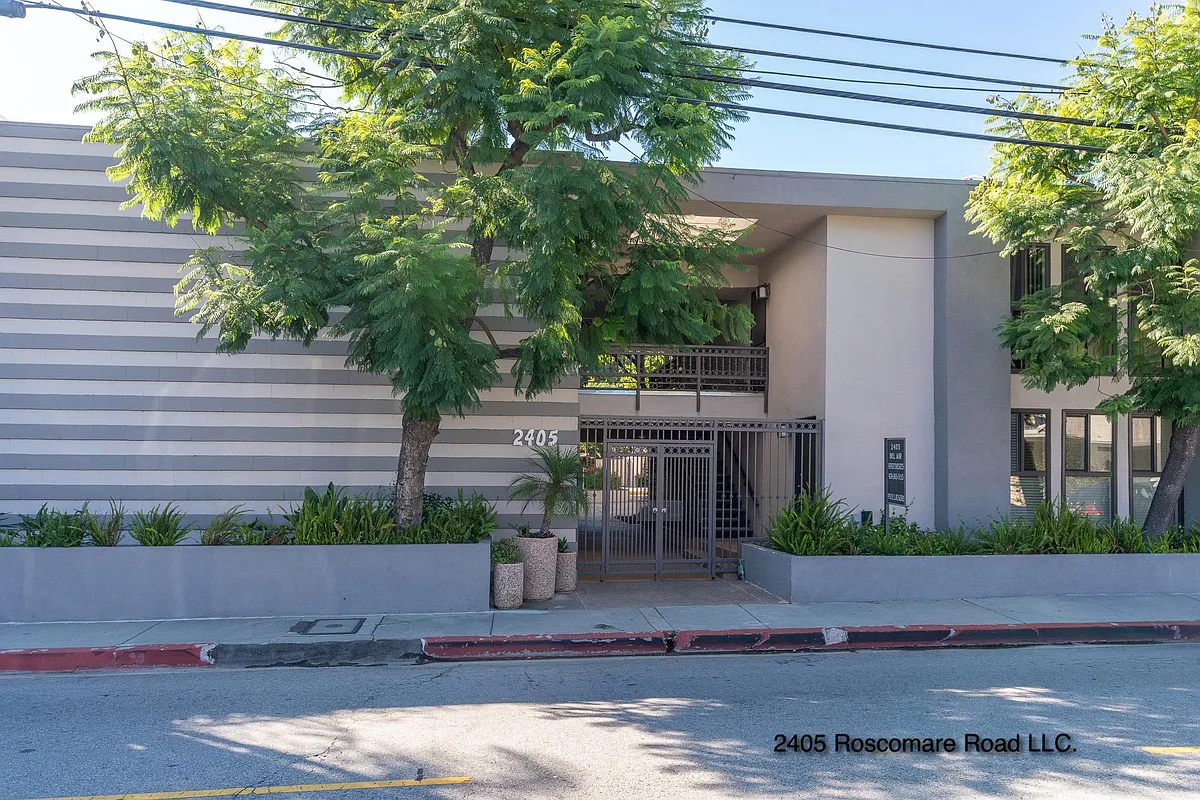 Building Photo - The Roscomare Apartments