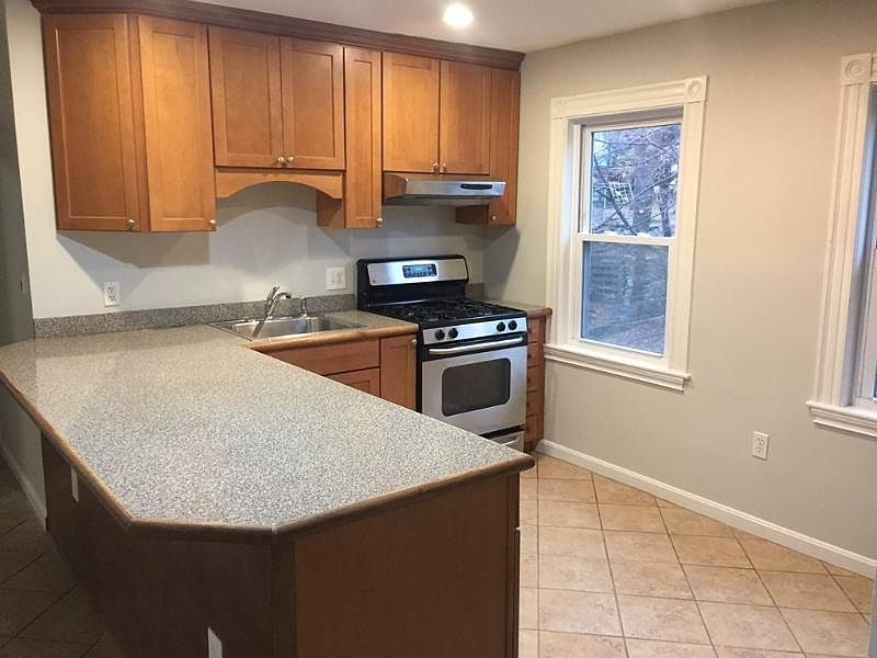 1st image of 288 Whitwell St #3