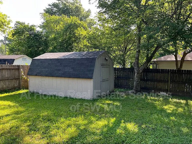 2546 S McCann Ave — Photo 10