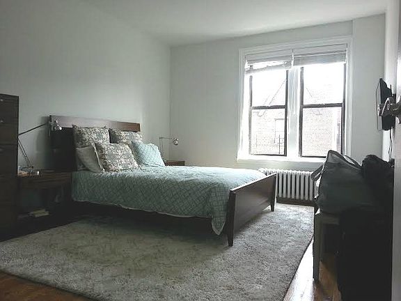 4th image of 4310 44th St APT 5E