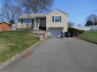 74 Cloverdale Cir, Wethersfield, CT 06109