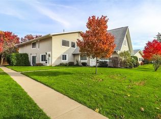 530 Eastbrooke Ln, Rochester, NY 14618