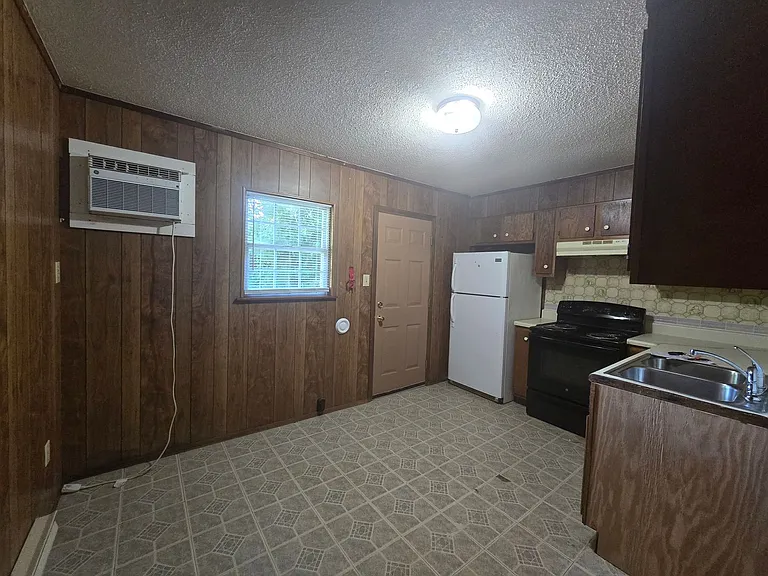 208 Julian Ave — Photo 2