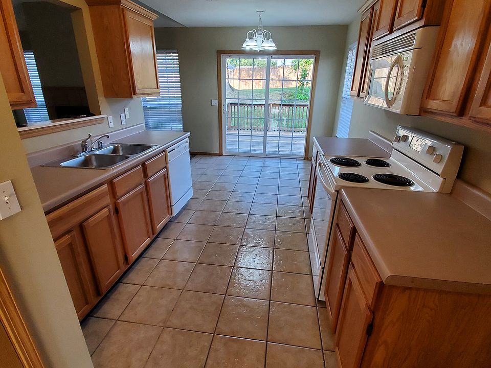 1st image of 150 Elizabeth Dr