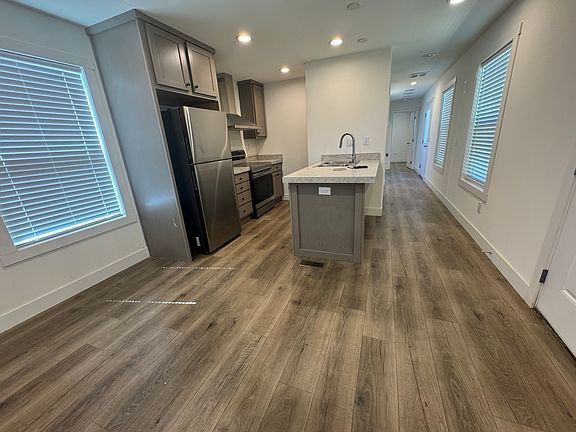 4th image of 3301 27th Ave #2