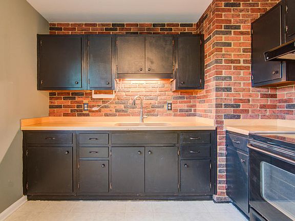 4th image of 1106 Maywood Dr