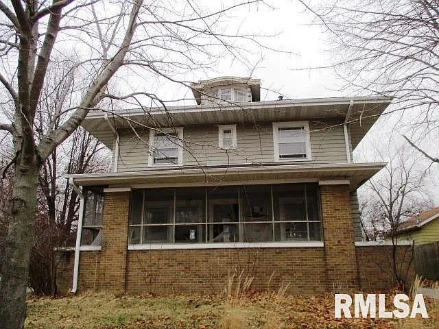 121 W 4th St photo 1