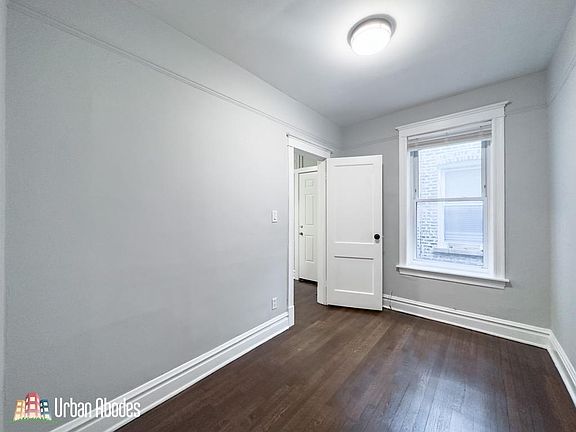 5th image of 3649 W Montrose Ave #15R