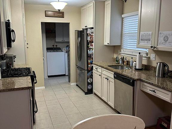 3rd image of 48 Larch Drive