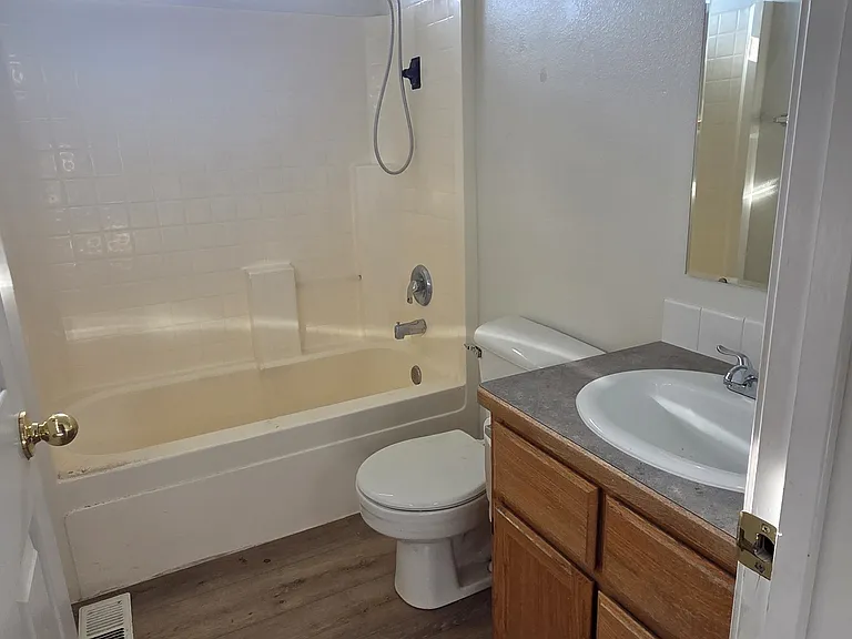 4004 E Park Ridge Dr — Photo 11
