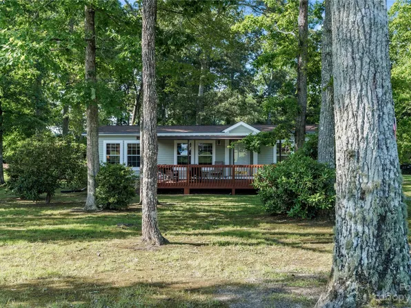 1052 E New Hope Rd, Flat Rock, NC 28731