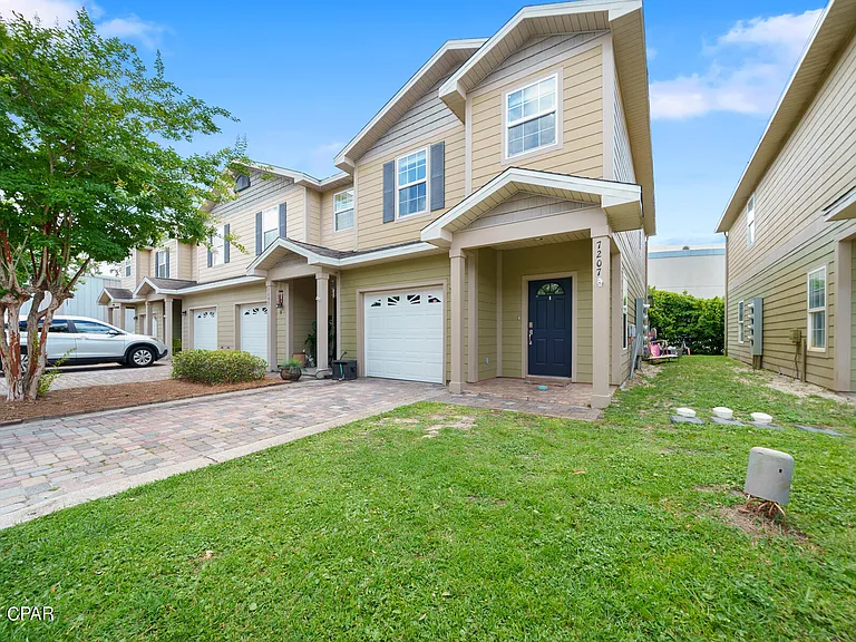 7207 Quail Hollow Dr — Photo 2