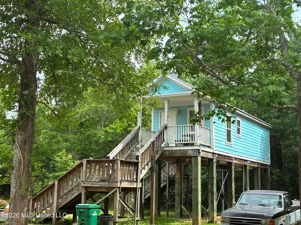 6151 Old Hill Rd, Bay Saint Louis, MS 39520